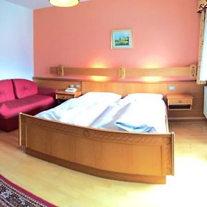 Budget Zimmer mit Kingsize-Bett